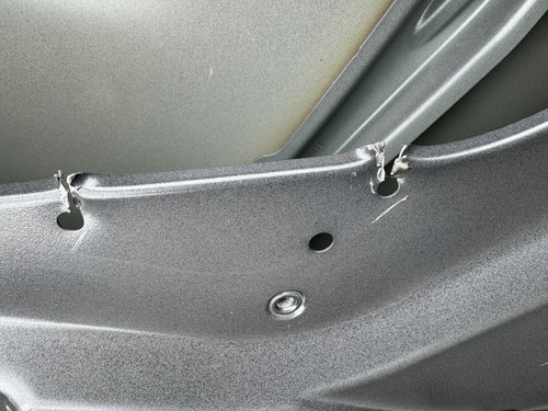 LAND ROVER DISCOVERY 5 / REAR LEFT DOOR (NEEDS RESPRAY AND REPAIR) - Picture 9 of 11