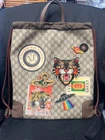 Sac à dos Gucci Soft GG Supreme monogramme cordon patchs brodés