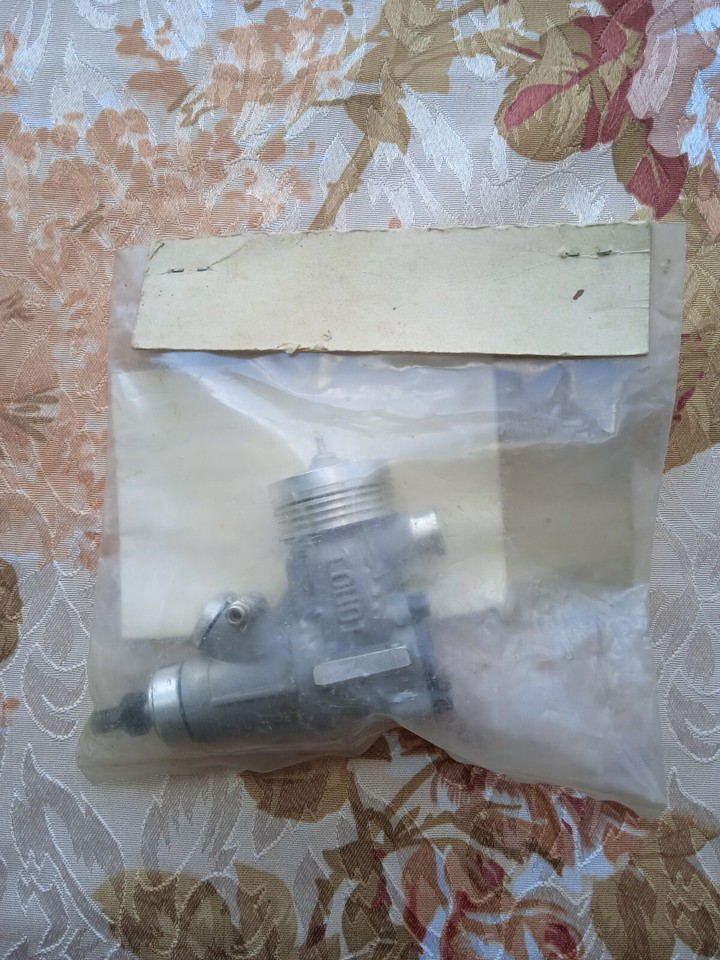 UNICO PEZZO MOTORE BULGARO GAS-NITRO POSON 2.5 CC NOS UNICO PEZZO MOTORE BULGARO GAS-NITRO POSON 2.5 CC NOS