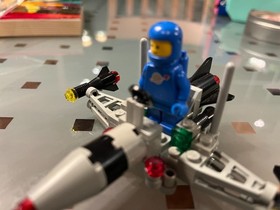 LEGO vintage Classic Space Dart 1 set (6824-1)  Classic Blue Spaceman. Pristine.