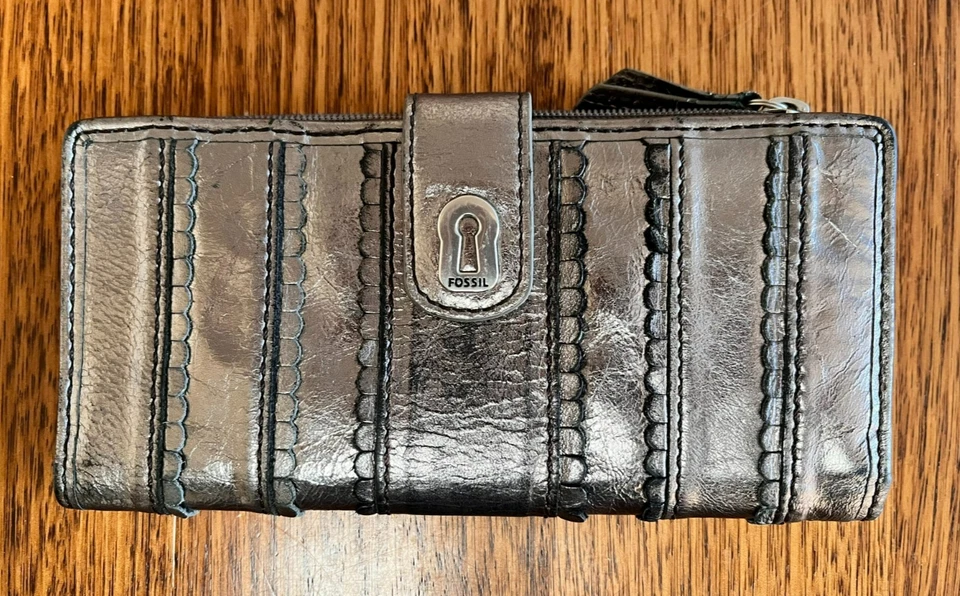 FOSSIL Antiqued Pewter Metallic Leather Long Wallet. Slim Bi-Fold, Key-Per clasp - image 3 of 4