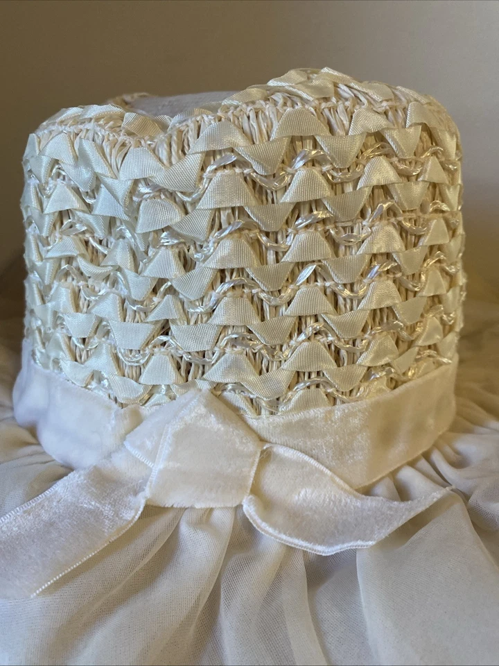 Vintage Union Made Women’s White Lace Hat With A Fabric Brim And White Bow - Image 3 of 4
