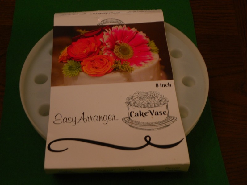 Annabelle Noel 8-Inch Cake Vase