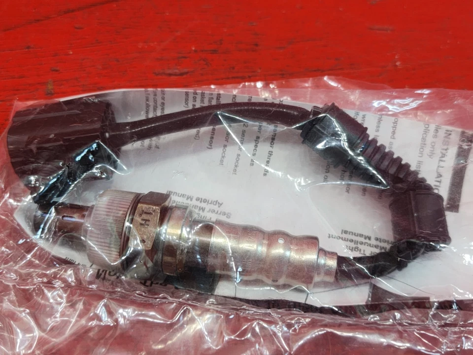 O2 氧气传感器 25185 适用于 2004 - 2005 年雪佛兰 Optra、铃木 Forenza 和 Reno — 第 3/4 张图片