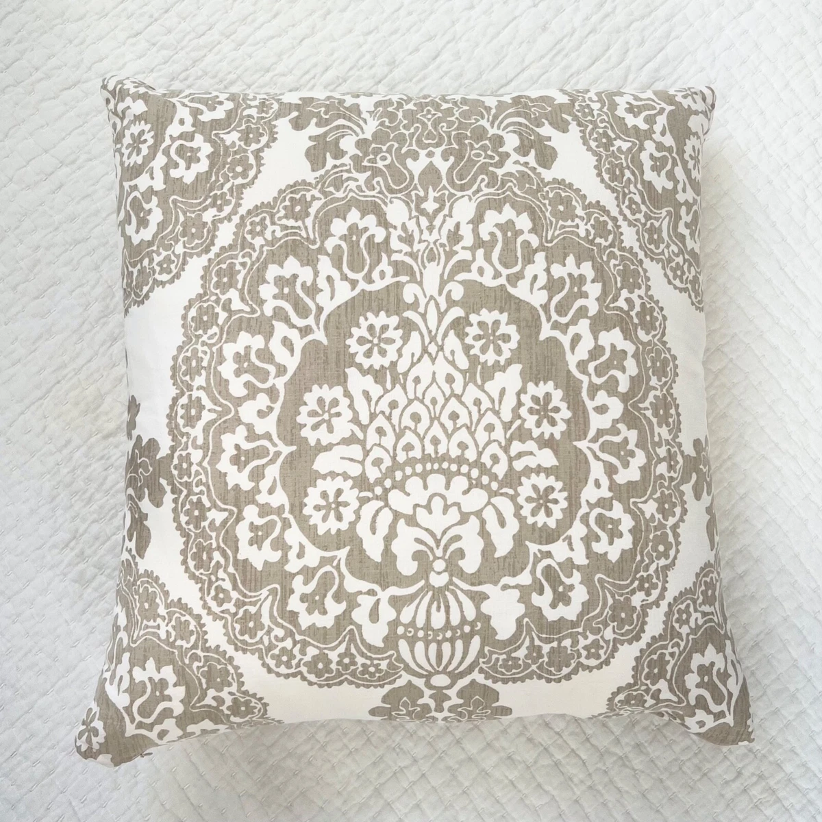 Pottery barn 24x24 pillow clearance covers