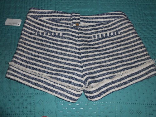 Romeo & Juliet Couture Women’s shorts NWT Size Small White/blue - Picture 5 of 6