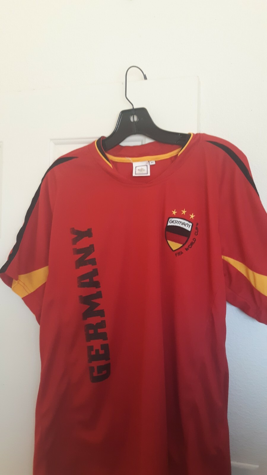 FIFA...GERMANY...DEUTSCHELAND ...2006 VINTAGE FUTBOL JERSEY..SIZE M..NICE!!