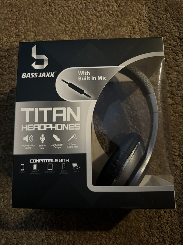 BASS JAXX TITAN HEADPHONES WITH BUILT IN MIC.Brand New !!!
