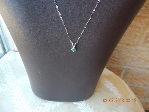 Child's natural emerald birthstone solitaire pendant/necklace in 14K white gold - Picture 10 of 11