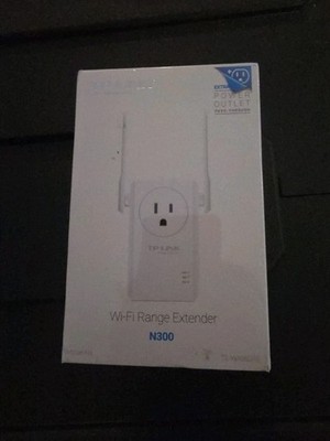 #L)  TP-Link Wi-Fi Range Extender Save a Power Outlet TL-WA860RE N300