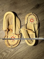 Vintage Handmade Children s Moccasins Beaded Star Pattern Infant/Toddler