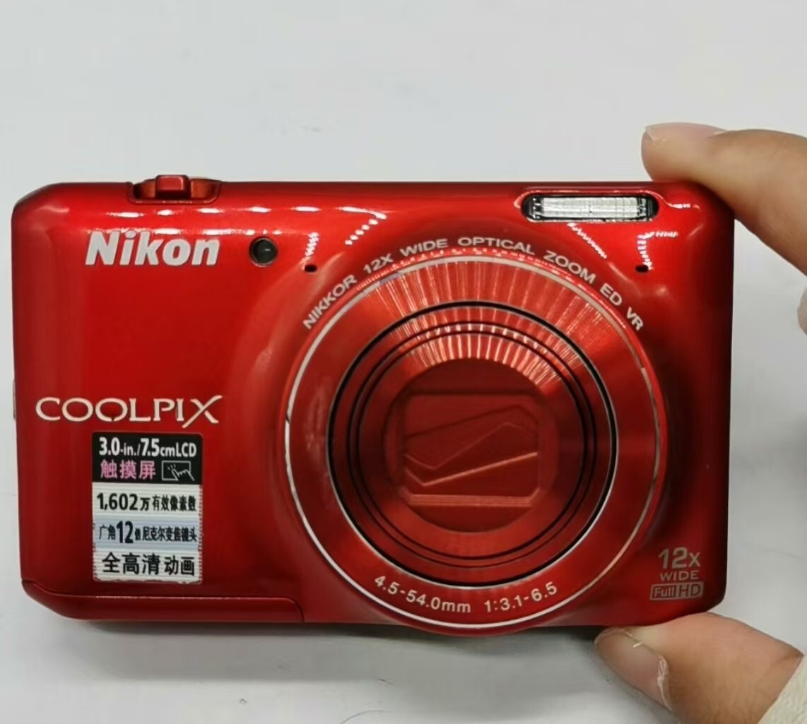 Nikon COOLPIX S6400 16.0MP 12X Zoom Touch Screen Digital Camera