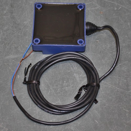 Telemecanique Inductive Proximity Sensor XS8D1A1MAL2, 24-240V AC/DC, Osiprox XS8 - Picture 5 of 6