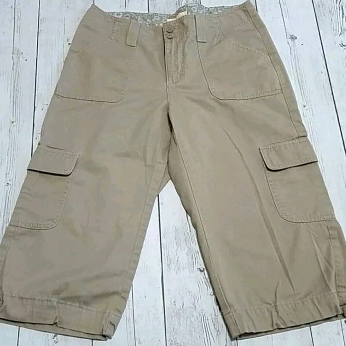 Lee Capris Khaki Size 8