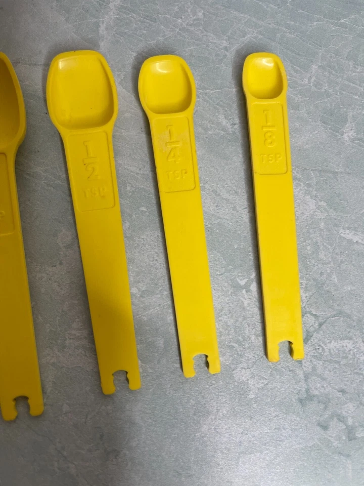 Vintage Tupperware 7pc MEASURING SPOONS Set daffodil yellow - Image 4 of 4