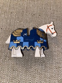 LEGO Castle Fantasy Era Horse & Barding Ruffled Edge Gold Crowns 2490pb07 7009