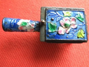 MINIATURE ANTIQUE CHINESE CLOISONNE GUILLOCHE ENAMEL & BRASS STAMP/TRINKET BOX