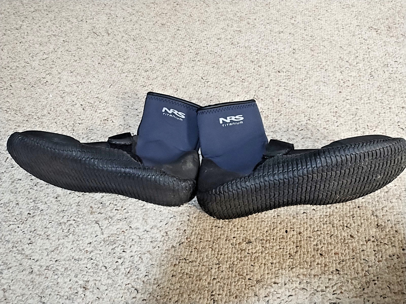 NRS Titanium Neoprene Wetshoes Men's 14 Black/Blue Paddle Sh