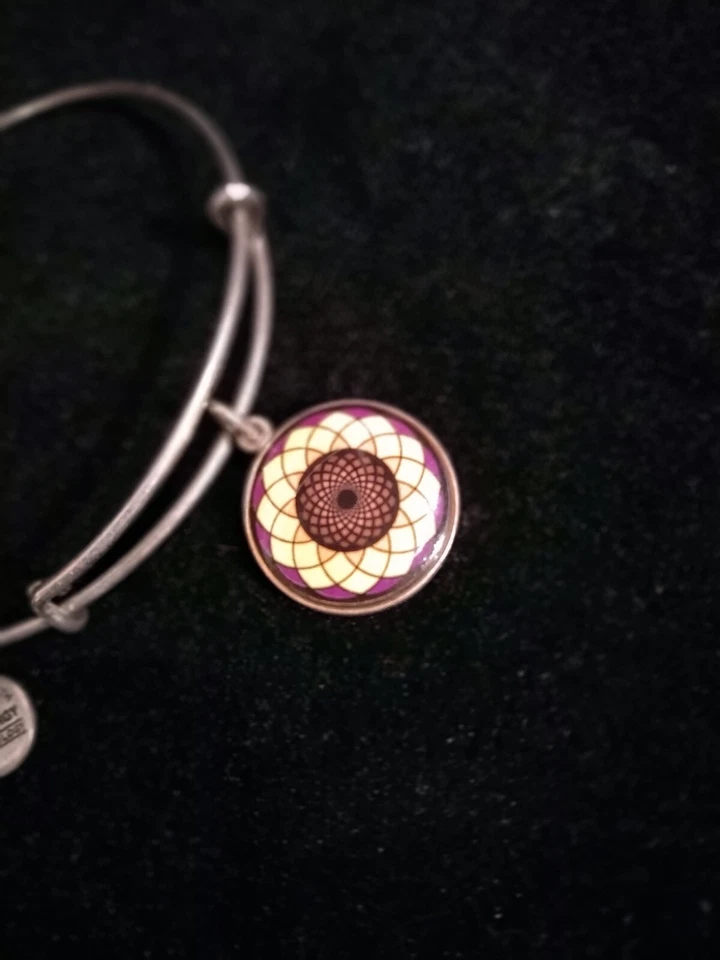 Brazalete Brazalete Alex and Ani Amarillo Girasol Redondo Dije Tono Plata 7.5" BR010 Foto 2 de 4