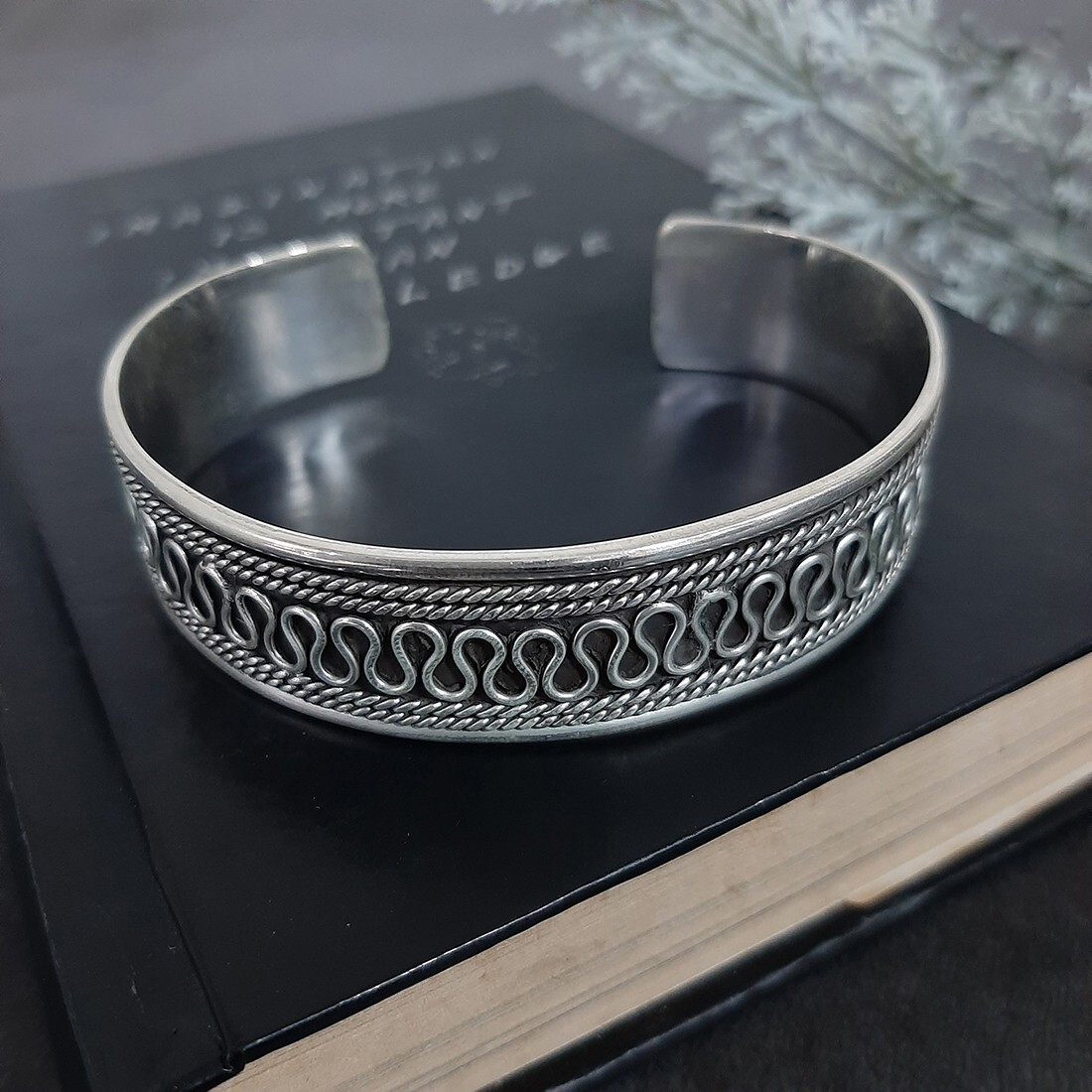 Solid 925 Sterling Silver Vintage Bali Design Cuff Bangle Solid 925 Sterling Silver Vintage Bali Design Cuff Bangle
