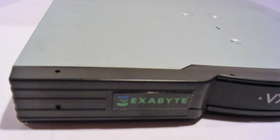 Exabyte VXA PacketLoader 1x10 1U P/N: 119.00700 - Image 2 of 4