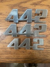 1974-1975 Oldsmobile Cutlass 442 Fender And Trunk Emblems