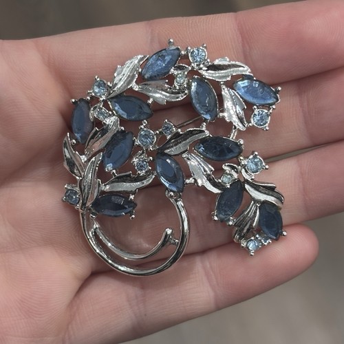 Vintage Sarah Coventry Brooch Blue Champagne Rhinestone Original Box