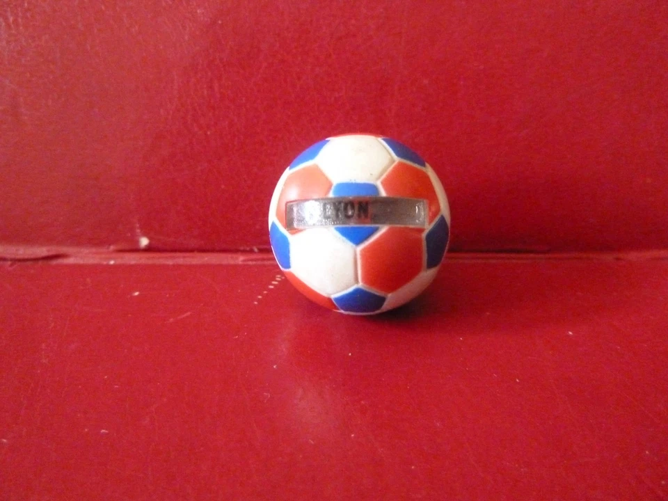 ANCIEN PIN'S FOOTBALL EQUIPE CHAMPIONNAT DE FRANCE. - Photo 1/1
