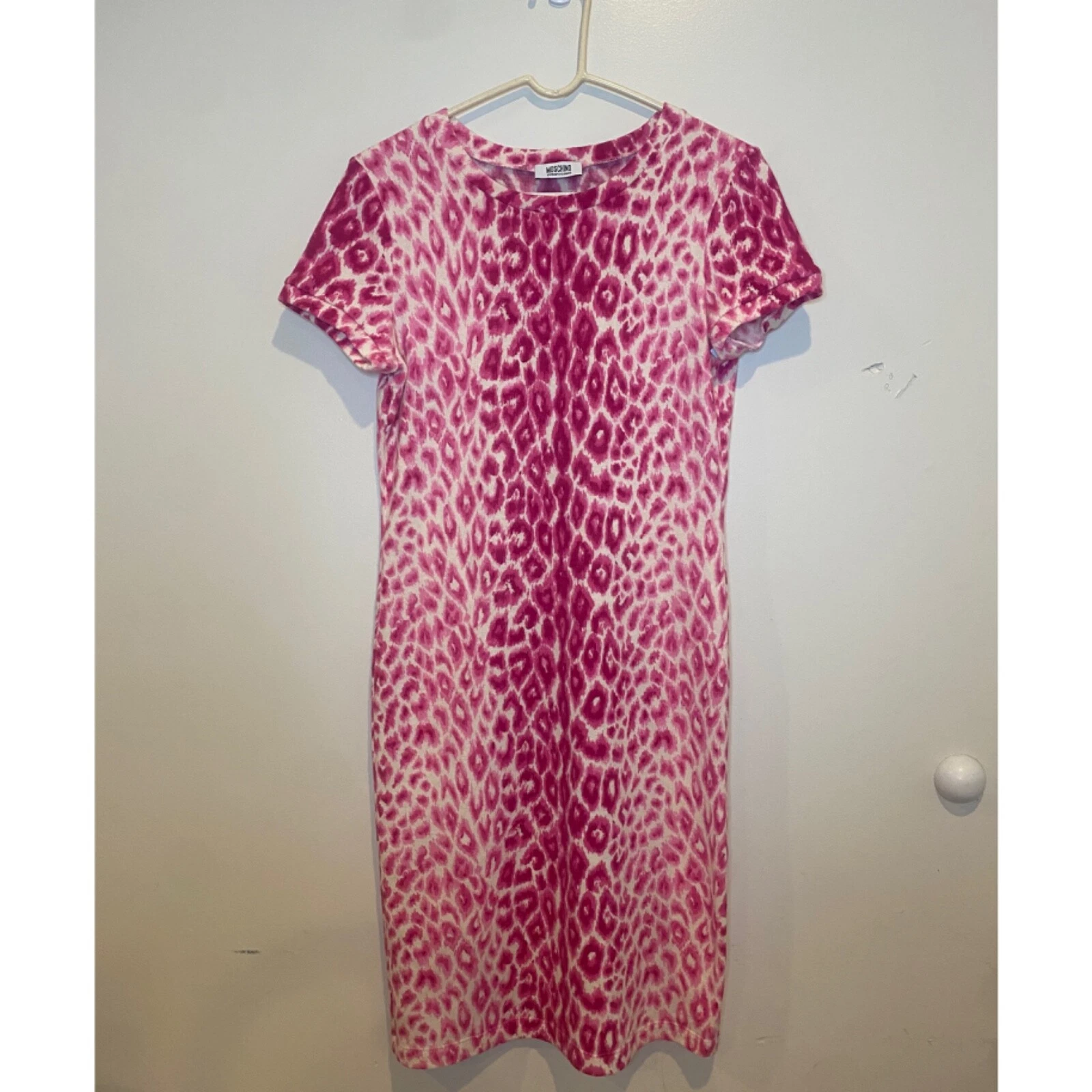 Abito vintage Moschino in lana leopardato a maglia rosa economico e chic