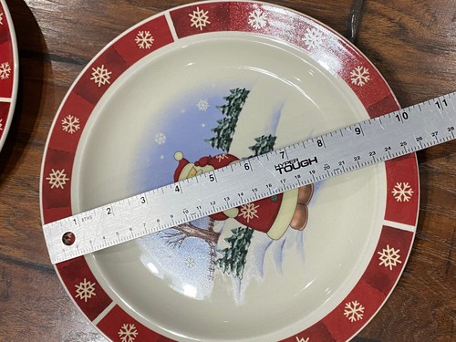 4 Dinner Plates With Santa In A Snowy Winter Scene, Snowflakes On Border - Picture 2 of 4