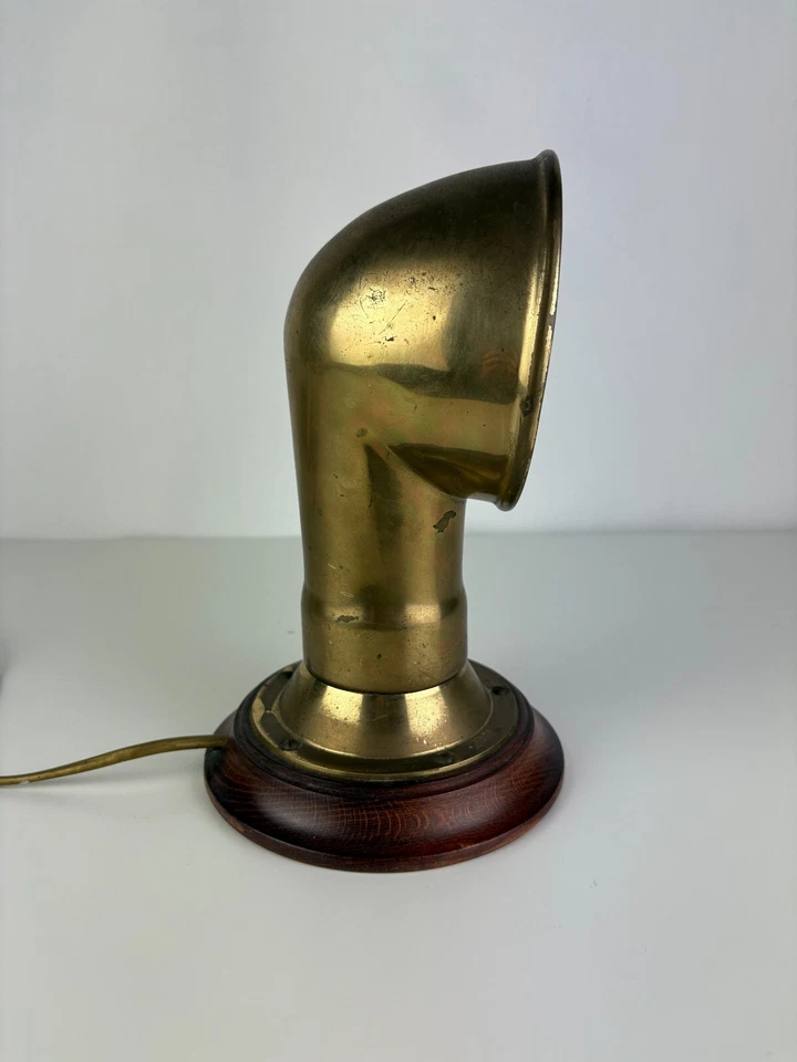Sublime Lampe de Table Maritime, Manche à Air en Laiton sur Socle en Bois - Photo 4/4