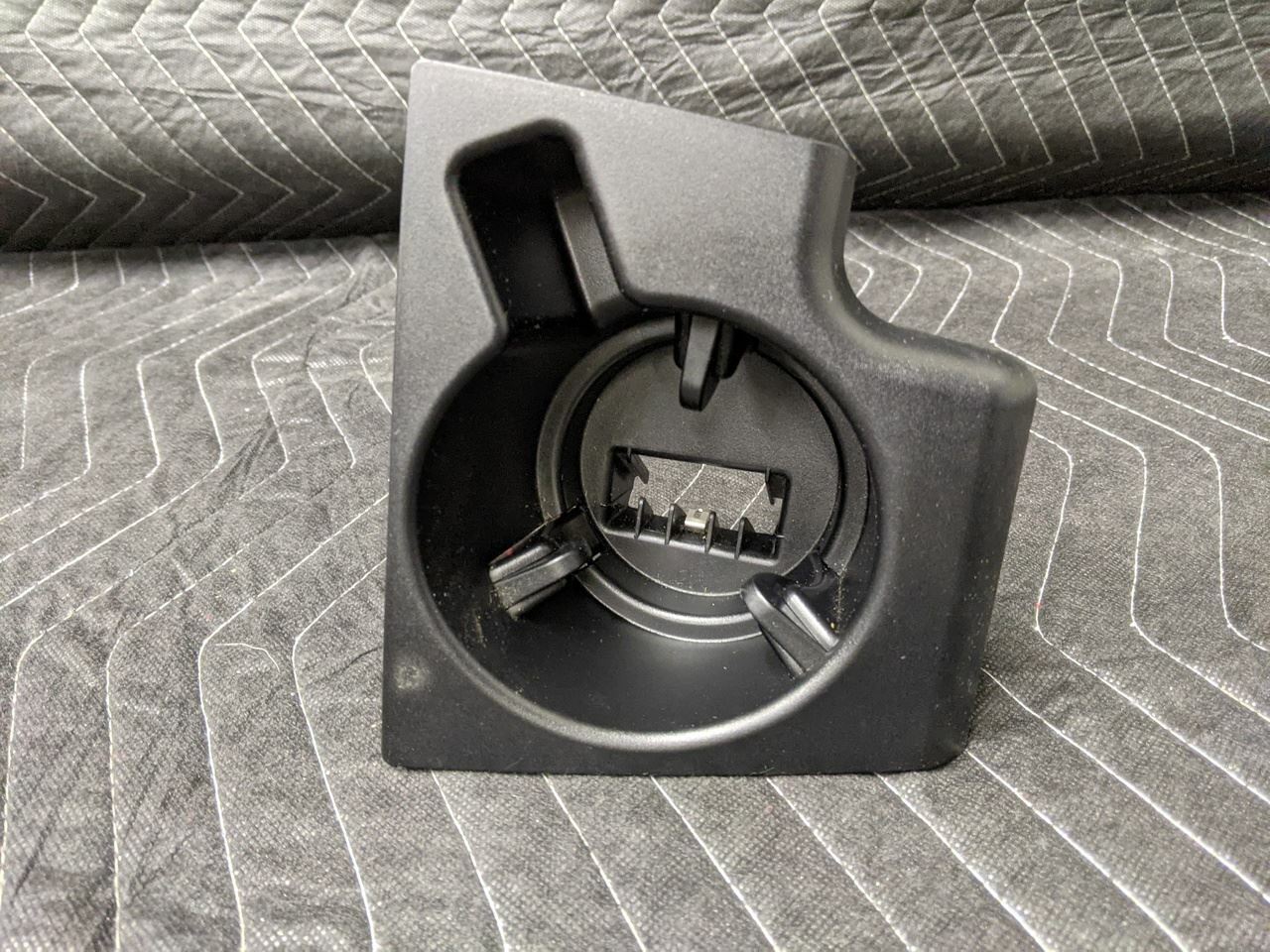 BMW E63/E63 6Series M6 Cup Holder Center Console Rear 51167072747 ubicaciondepersonas.cdmx.gob.mx