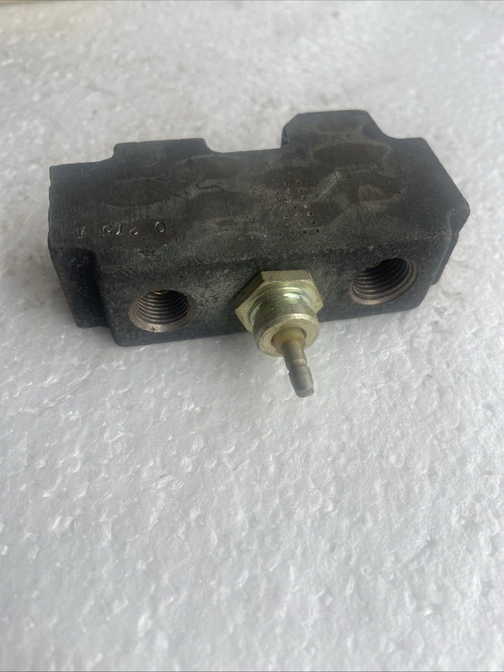 Chevrolet 1968-1969 interruptor de advertencia de peligro - GM 3923719 G20 Series 10 20 30 Foto 3 de 4