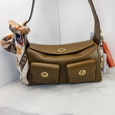 Coach Turnlock Haversack Oliva Muta + Libro Charm Angelou Uccellino in Gabbia *LEGGI
