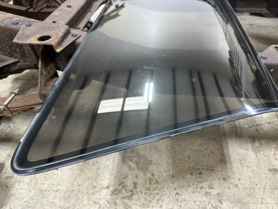 Dodge Ramcharger 86 Rear Quarter Panel Window Glass Left Right OEM - Image 4 of 4