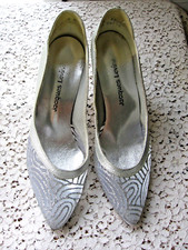 VINTAGE 1960 STYLE JACQUES LEVINE SPARKLY SILVER POINTY TOE HIGH HEEL SHOES - 8M