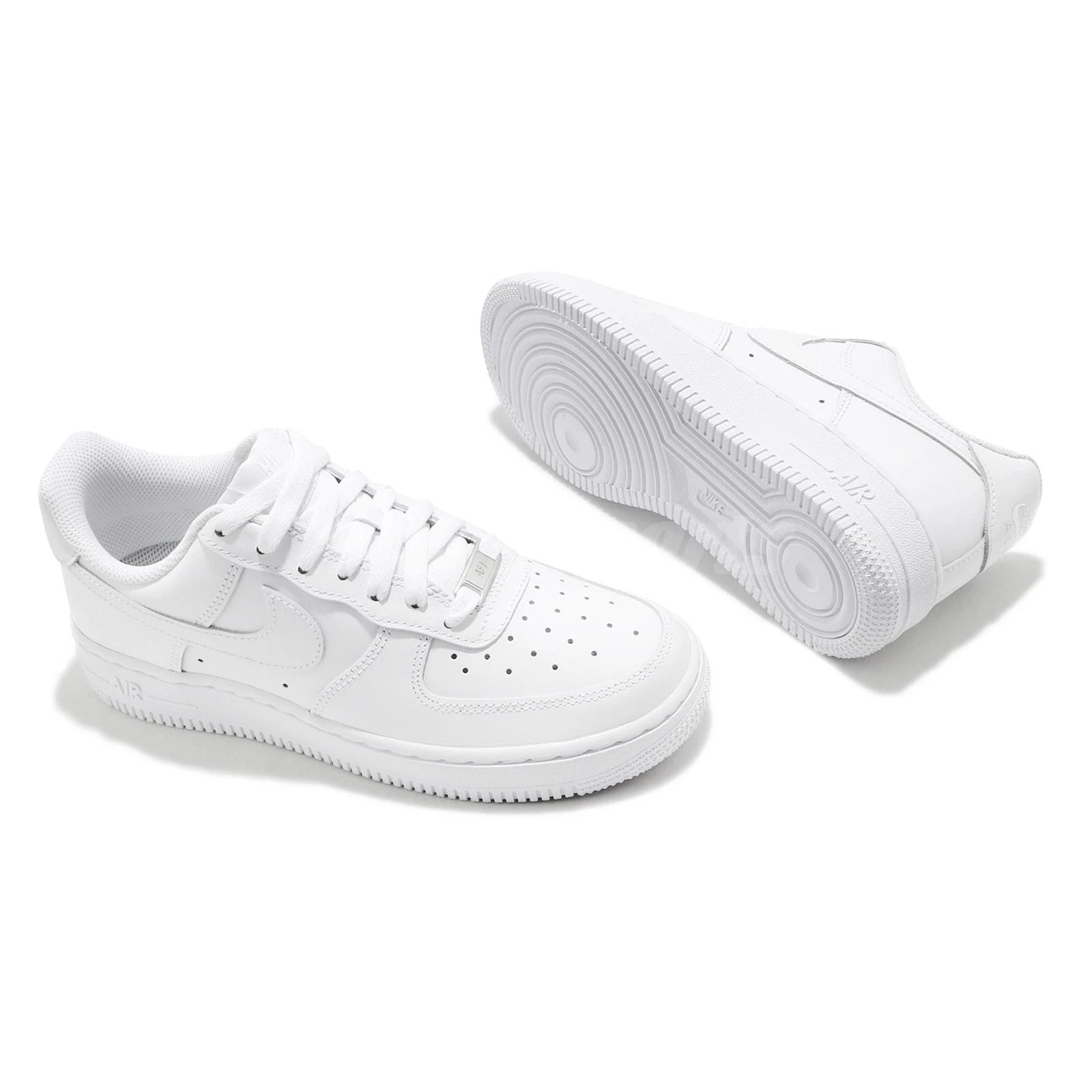 Cách phối đồ với Nike Air Force 1 Low Triple White đa phong cách