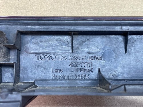 ✅GENUINE✅PERFECT✅ TOYOTA ESTIMA REAR TAILGATE LIGHT & BOOT 2001-06 422-77171 - Picture 6 of 10