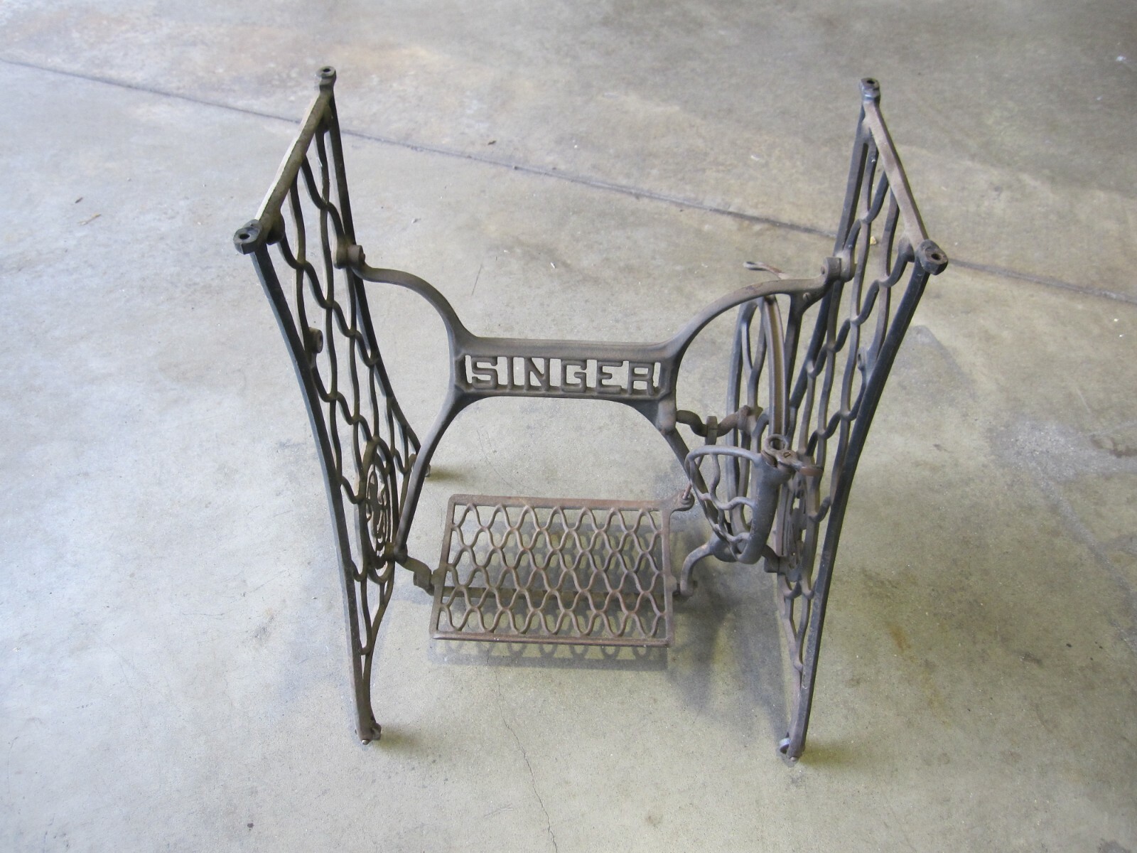 Vintage Singer Legs SINGER TREADLE SEWING MACHINE Cast Iron Base
