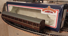 Bachmann BR Maroon 57' Mk1 Suburban Coach No.W48029 - 34-675 - Boxed - OO Gauge