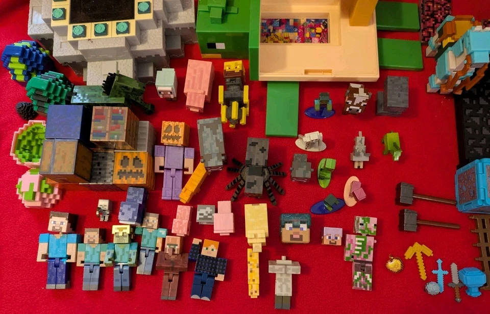Minecraft Toy Bundle Plastic Action Figure Mojang Figures Buildings Accessories - Image 3 of 4
