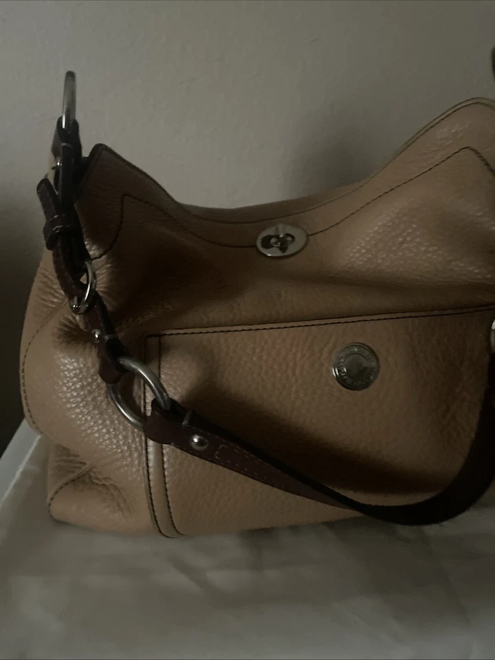 Bolso de hombro Coach Chelsea de cuero granulado Foto 2 de 4