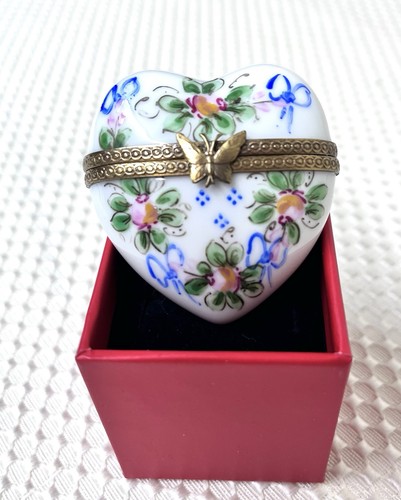 Limoges France Peint Main Heart Shaped Floral Design Butterfly Clasp Trinket