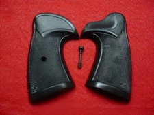 Pachmayr - Presentation Grip- Fits: Colt J Frame- Small Grip- CJ- Nice !