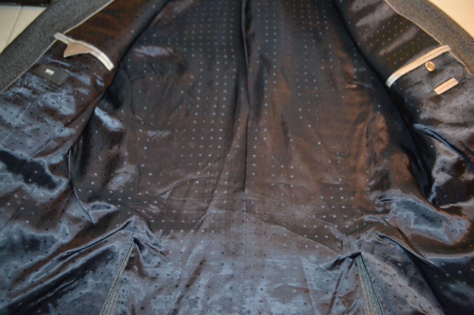 Hugo Boss Men Charcoal HerringboneWool Silk 3 Front Button Sports Coat Sz 40R thumbnail 10