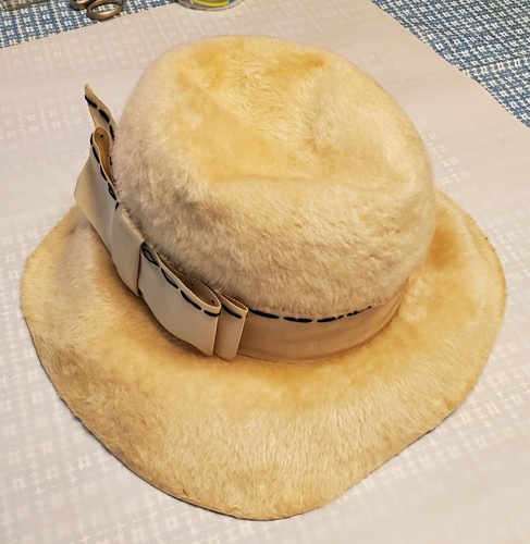 VINTAGE FUZZY WOOL FELT HAT MILADY BETMAR NEW YORK PARIS WITH BOW 1960'S