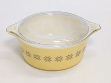 Pyrex Town And Country 472 - 1½-Pint Casserole With Lid