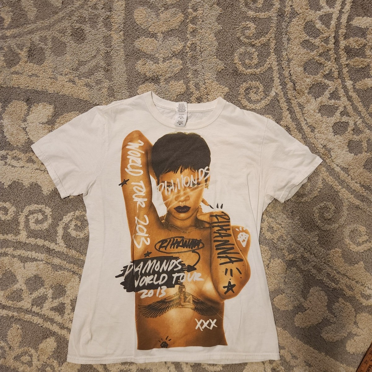 Rihanna Diamonds World Tour 2013 T Shirt Medium | eBay