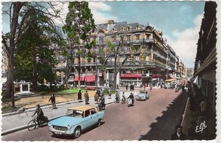 CP Originale Voiture TOULOUSE Peugeot 404 Scooter Vespa 2CV