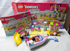 LEGO Juniors Set #10747 Andrea and Stephanie's Beach Holiday miss 3 small parts